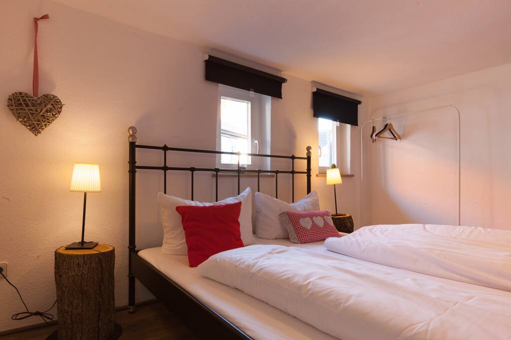 Schlafzimmer 1