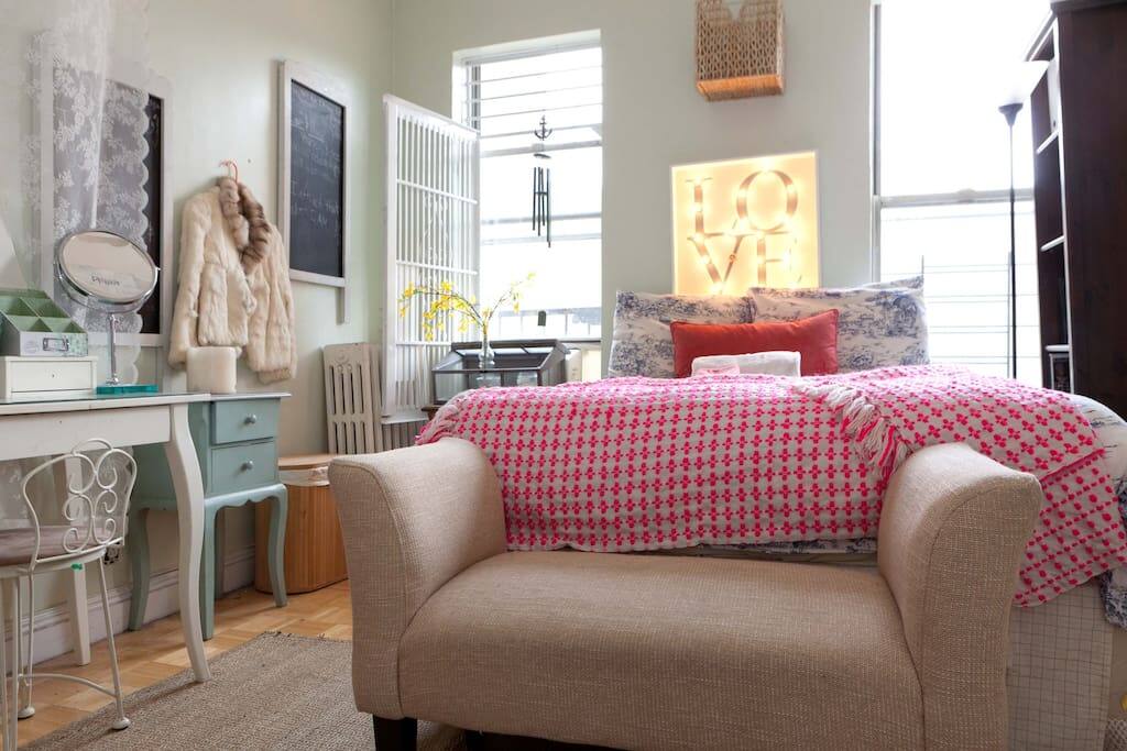 Bedroom 1 (Cottage Decor)