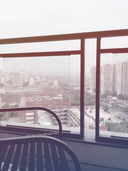 我在窗外看风景…