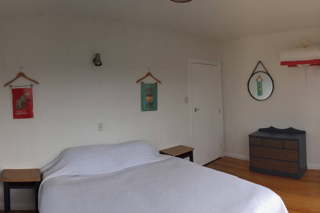 1 king bed.