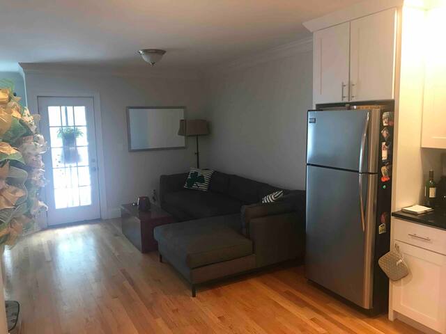 Spacious Updated 2 Bed Boston Condo w/ Deck gallery image 4