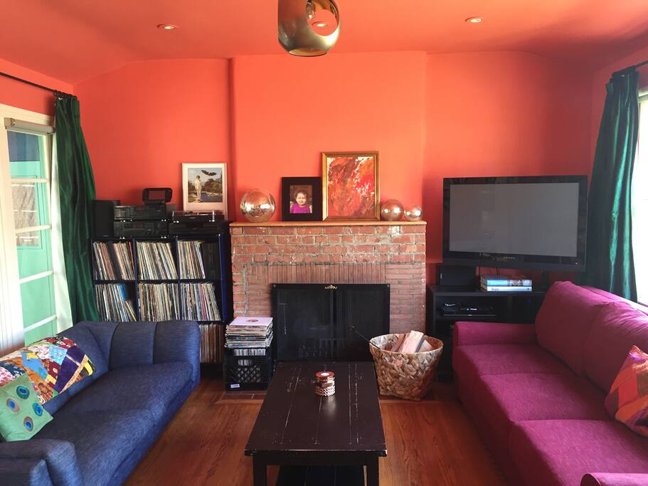 Huge living room with two couches (including incredibly comfy queen fold out bed)