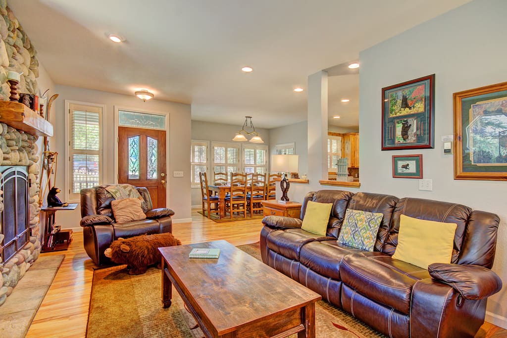 Luxurious vacation home just 1 block from Main Street