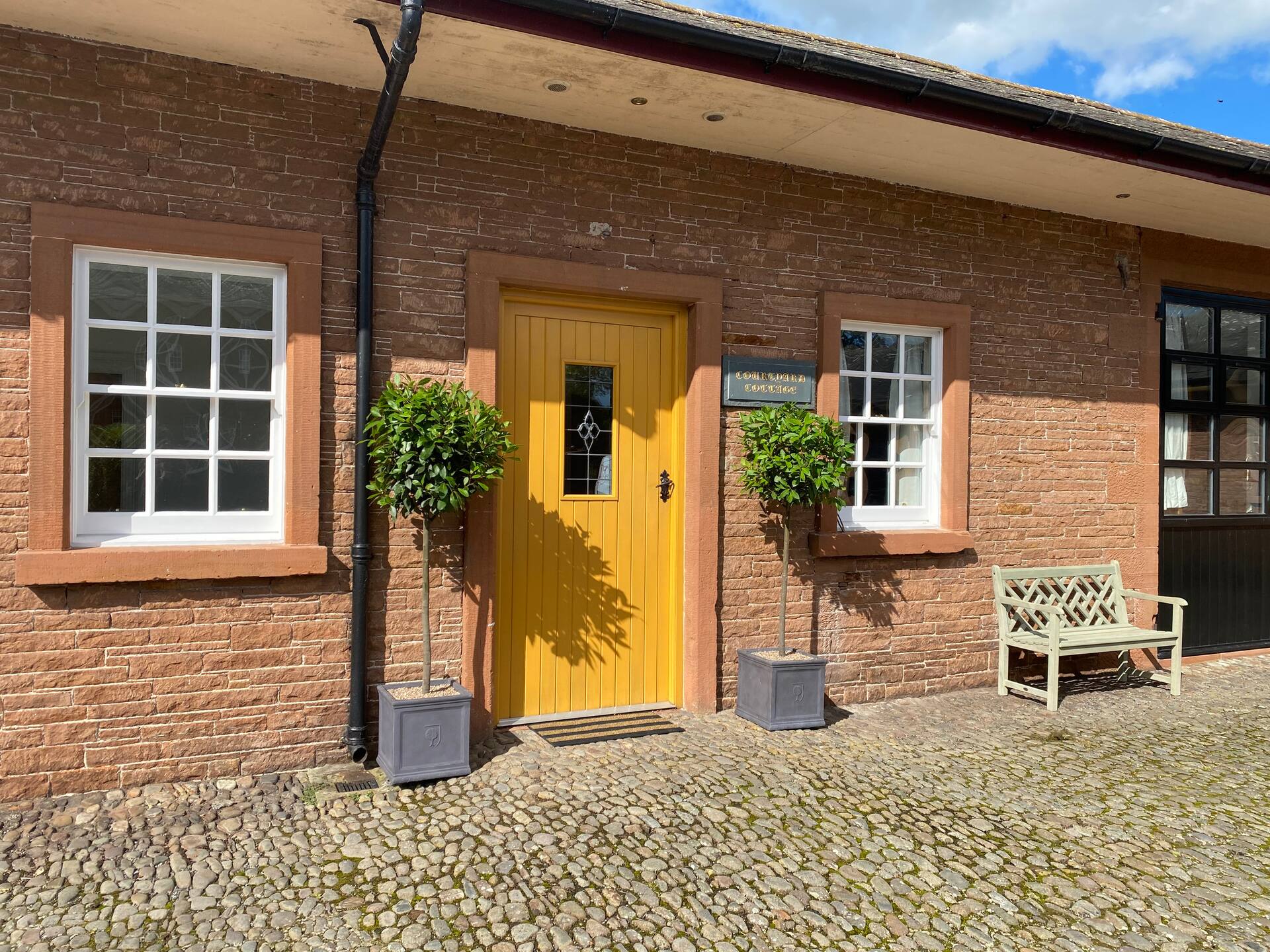 Converted Stables - Scenic 'Courtyard Cottage'