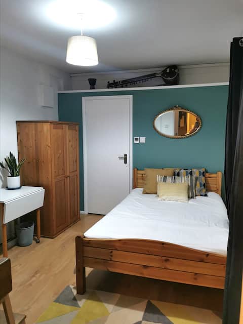 Private Comfortable Guest Suite - Nottingham