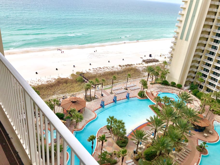 Resort Pool & Beach