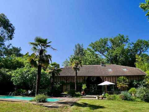 Large bright house on beautiful park.