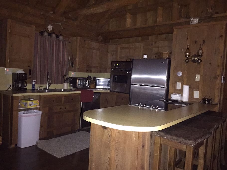 Kitchen w. bar and extra seating