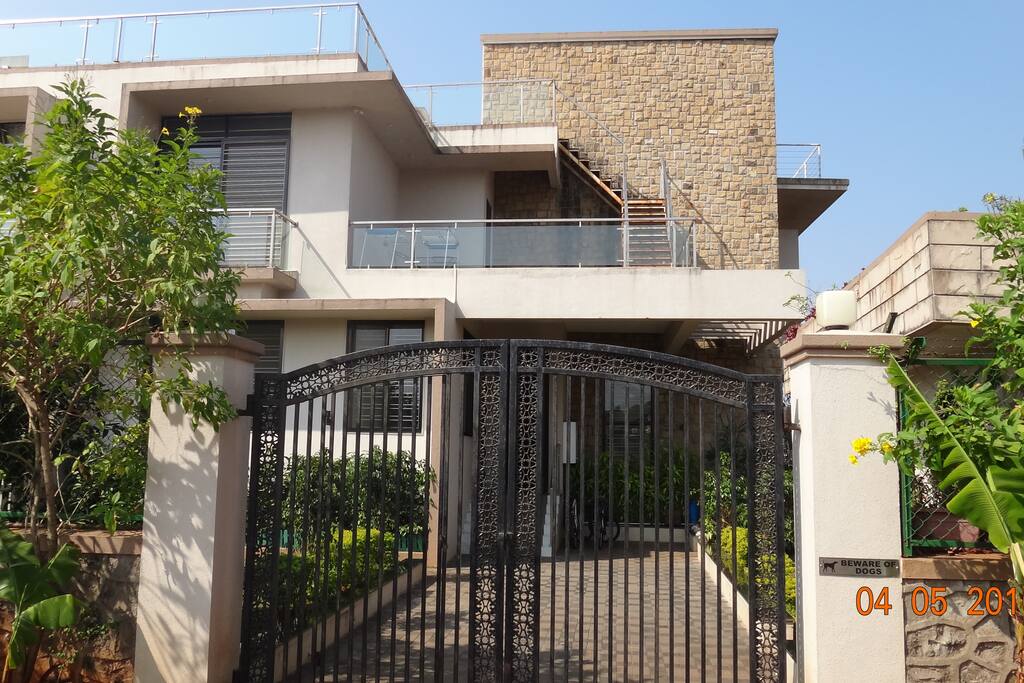 3 BHK BUNGALOW WITH PRIVATE POOL IN LONAVLA - Townhouses for Rent in