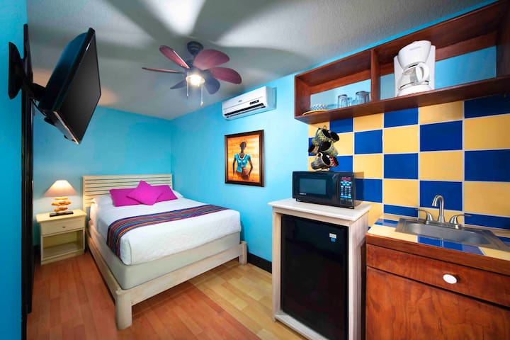 ON A BUDGET?! Tiny Studio @Sandy Bay w/ AC