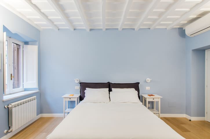 Spagna luxury apartment gallery image 4