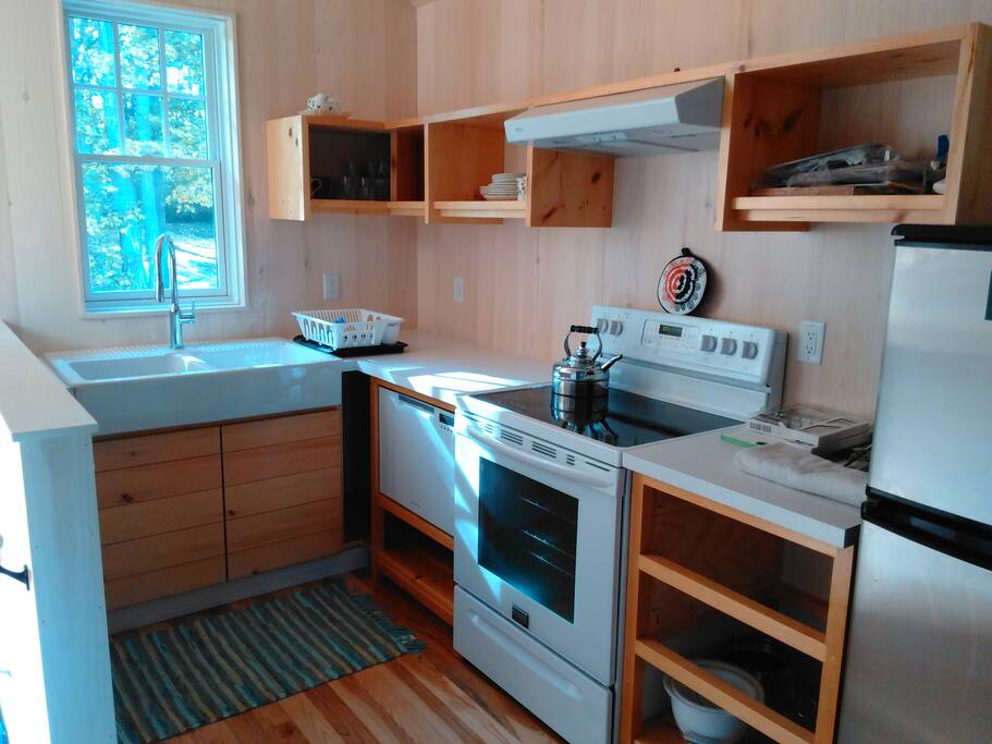 Kitchen - dishes for four people