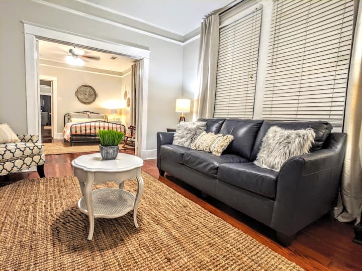 Eclectic Uptown Home 10 mins from FQ49 Apartments for Rent in New