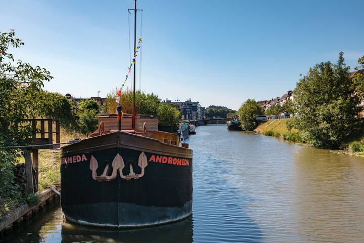 Sleeping on a boat – Ecohostel gallery image 4