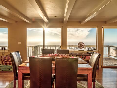 Exquisite Getaway Overlooking Ocean