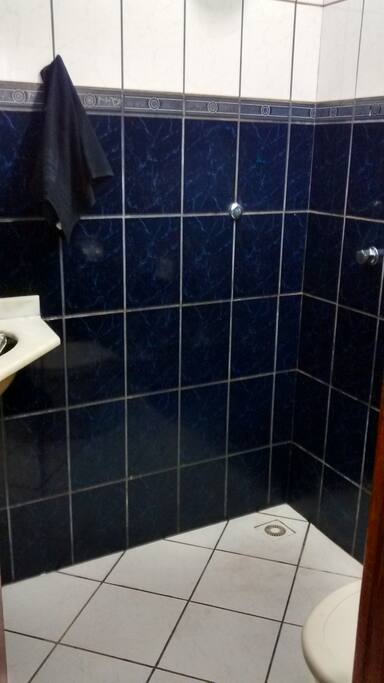 Banheiro da suíte da parte de cima, (com saída independente da casa)