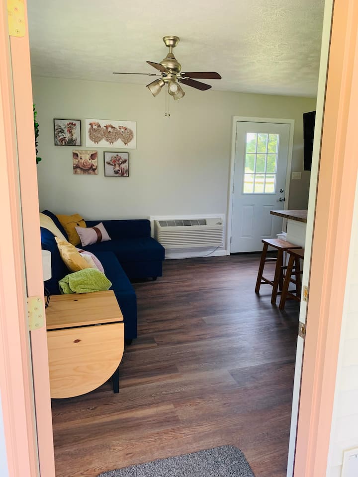 Homestead Cottage - Carbondale, IL