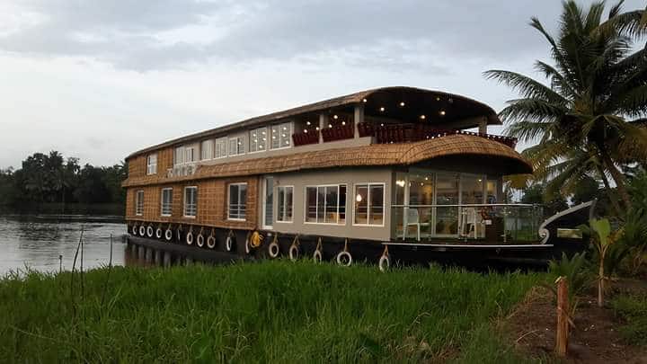 Luxury Floating Houseboat Cruise