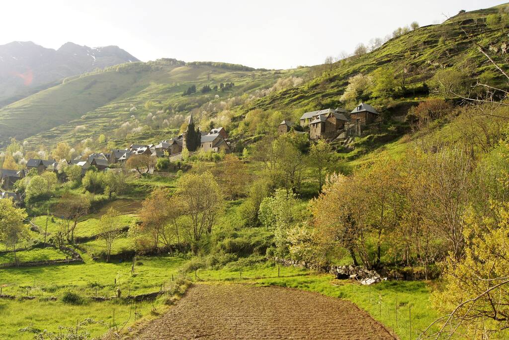 El pueblo, Bausen