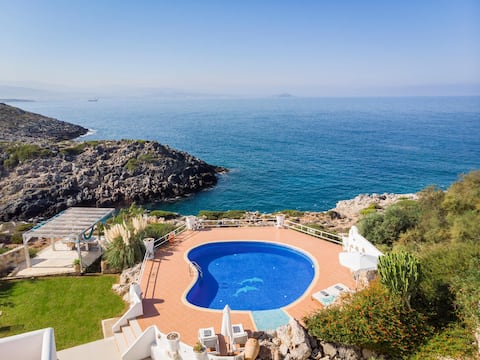 Luxury villa near Beach, with Private Pool & Views