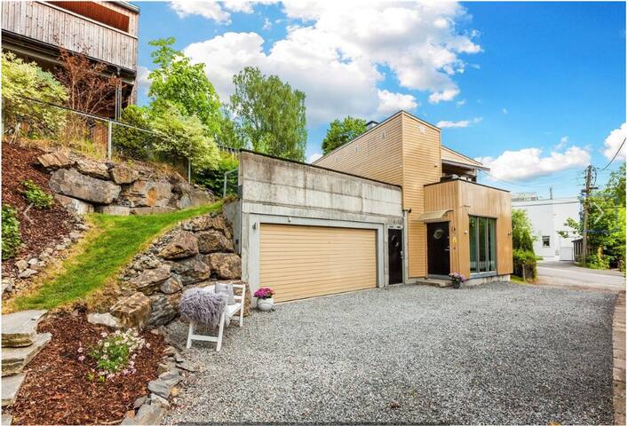 Cozy modern house, with the perfect location! gallery image 3