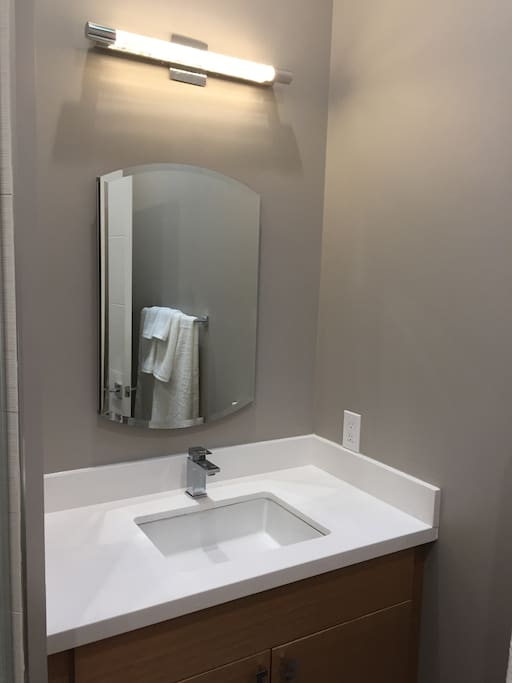 Bathroom vanity/sink