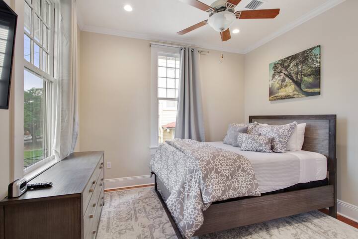 Jazzfest / City Park 3BR gallery image 5