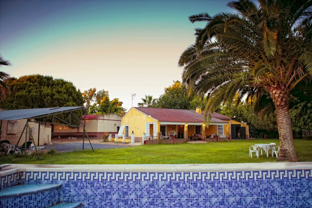 Chalé.. con 4 habitaciones y piscina