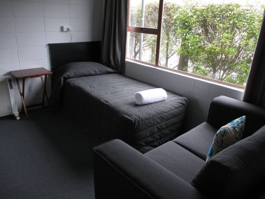 Standard Queen Room-Separate Single & seating area