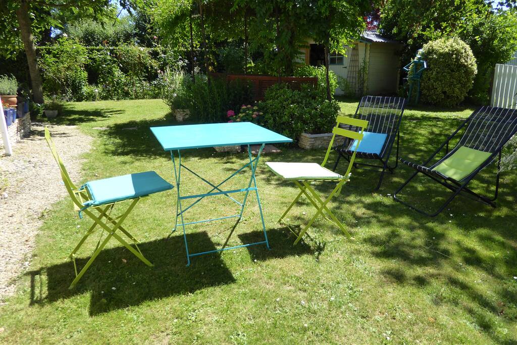 pouvoir vous relaxer et prendre vos repas au jardin
