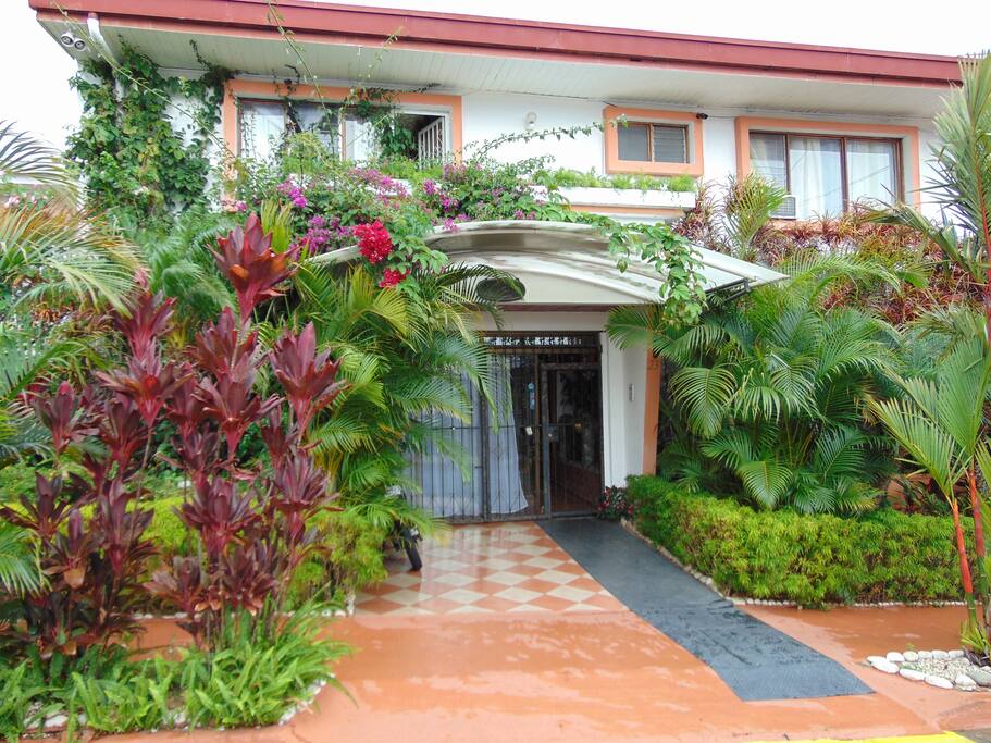 Front Entrance of Casa Lima B&B