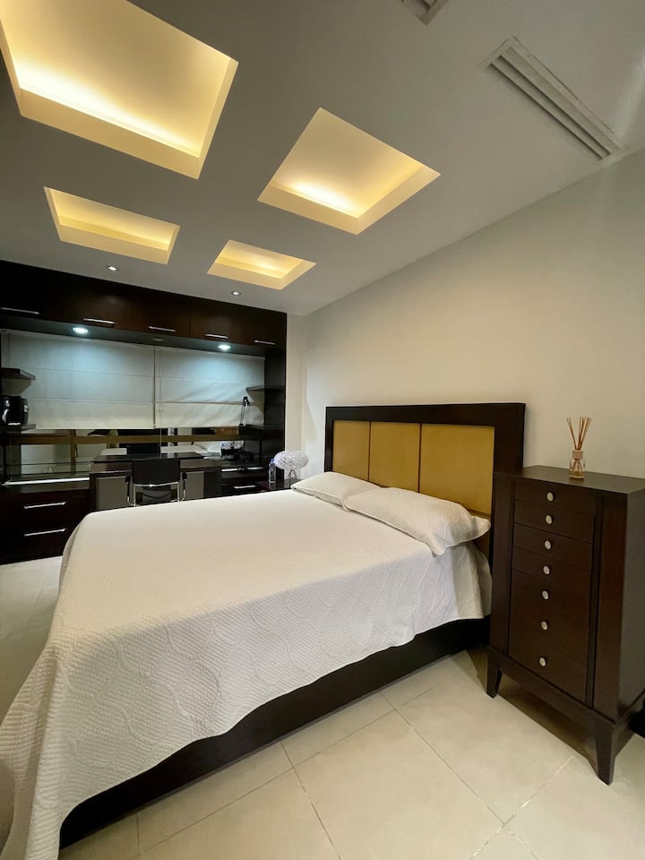 Ოთახი 2 (საწოლი 152 × 203 სმ)