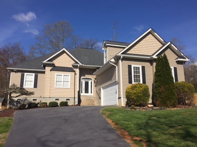 Super-Host, 10 minutes to Downtown and Biltmore!