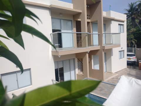 OnBeach Cabins, 4 apts (20 people)