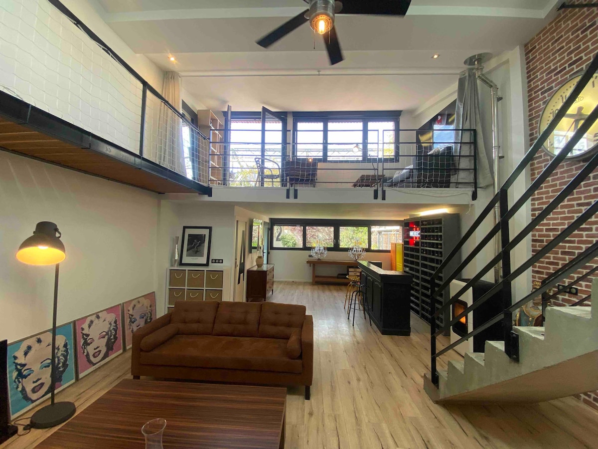 Top Airbnb: Bright loft in the city center, terrace, parking in Reims