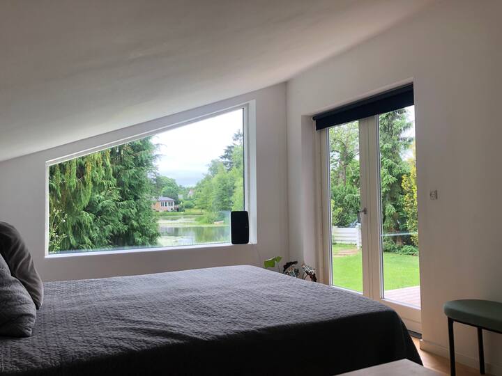 Masterbedroom inakabiliwa na ziwa