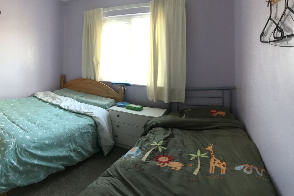 Cosy double and single bed room with private shower and toilet room
