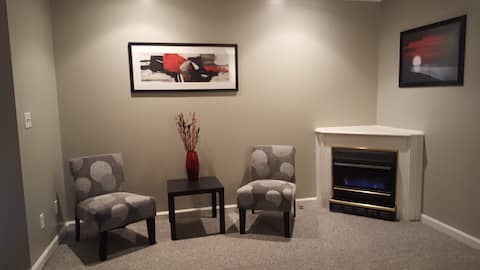 Modern Townhouse w lots of space Close to VT & RU