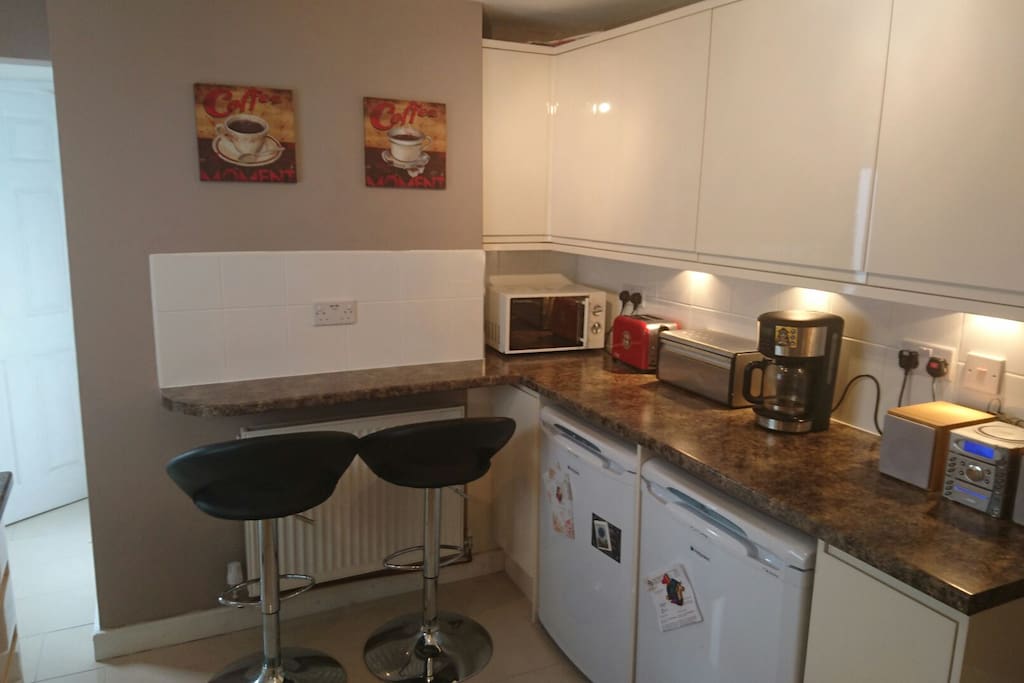 Kitchen feat. breakfast bar and stools. Coffee machine, toaster, microwave and radio are all available for use.