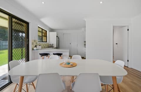 Beach house, 3 bed, renovated, family friendly