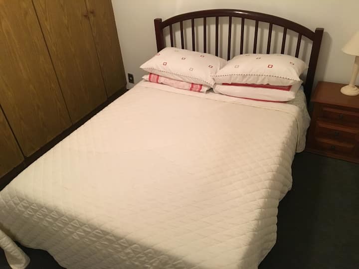 Dhomë dyshe pa suitë me ajër të kondicionuar dhe ventilator tavani