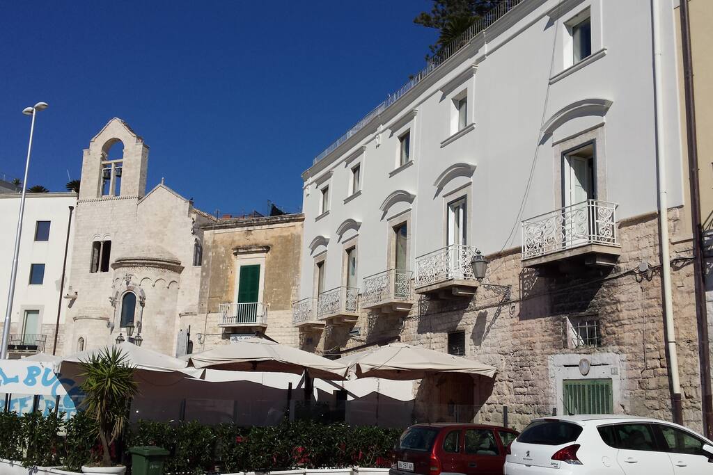 La chiesa dei Templari La casa di Felix è sulla destra