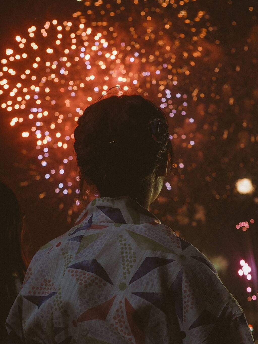 没有比穿着浴衣去看花火大会更夏天的事了 大阪旅游攻略 尽在airbnb爱彼迎