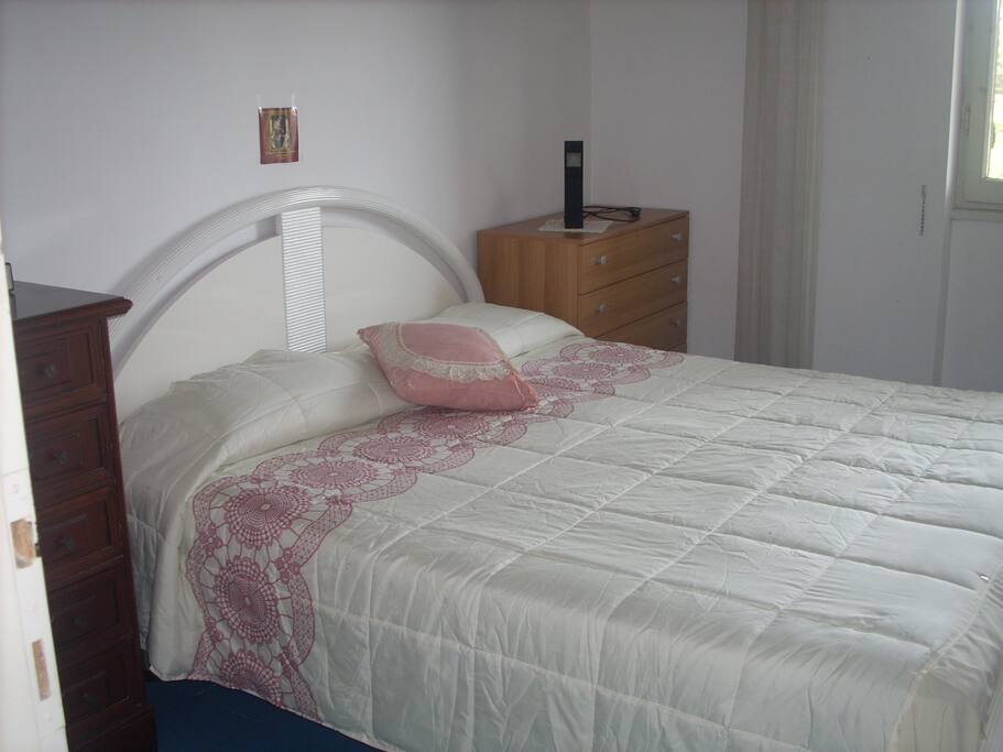 camera da letto con ventilatore a soffitto