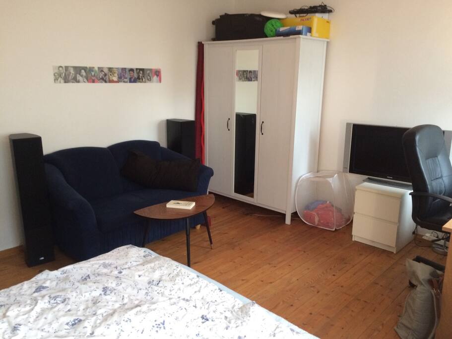 Zimmer vom Bett aus