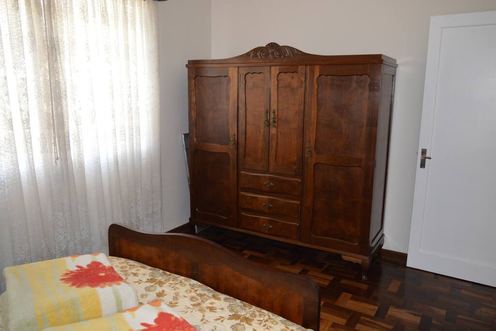 Guarda-roupa do quarto 1 de casal.