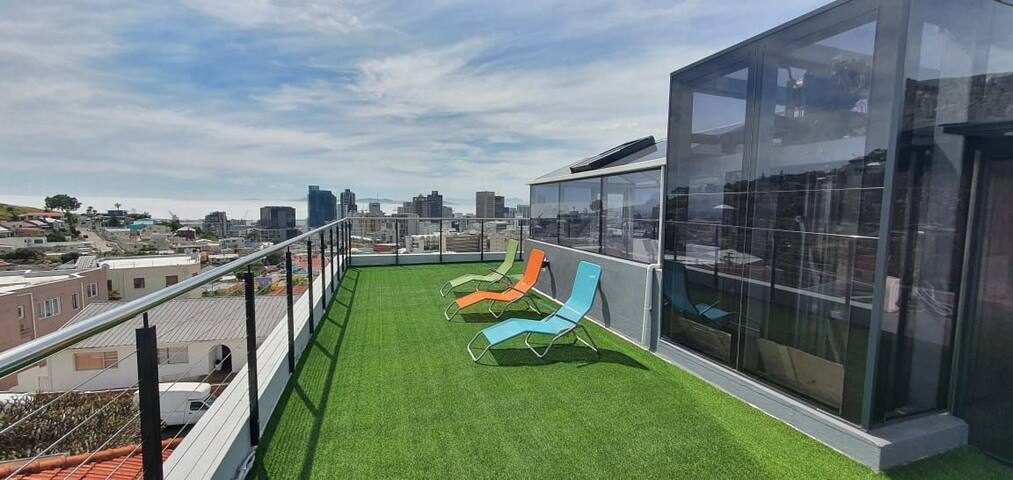 Luxurious city view living