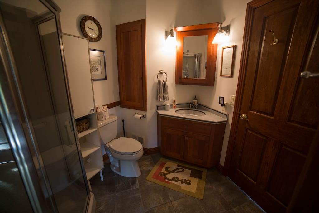 Full bathroom adjacent to the room turns it into a suite.