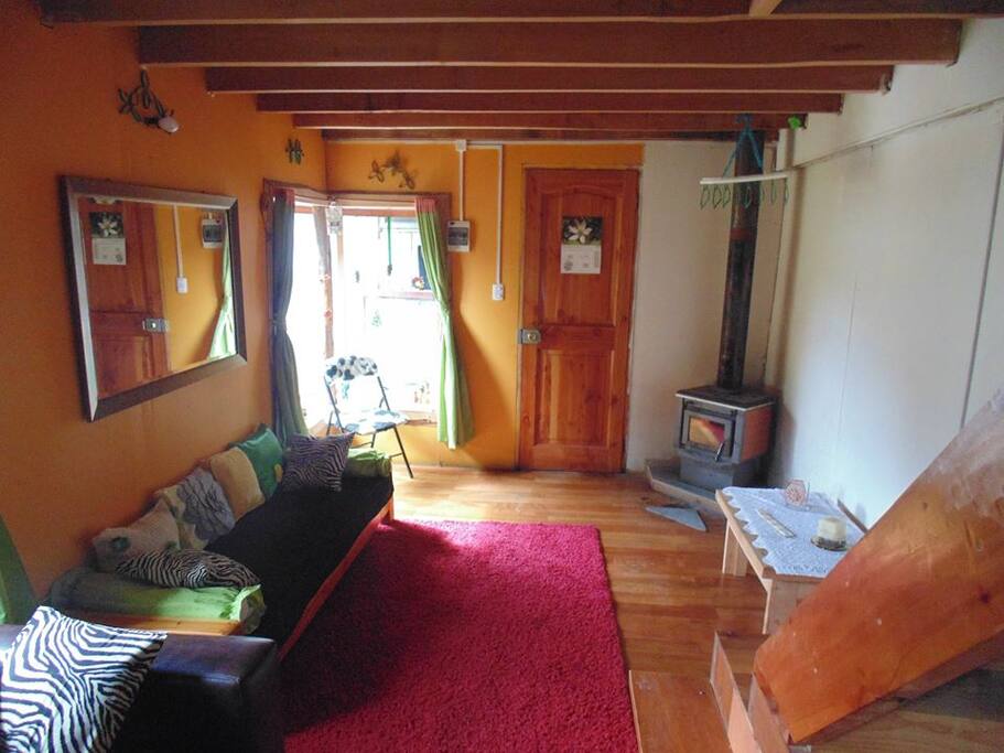 Sala de estar con salamandra incluida