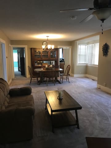 221  N 7th